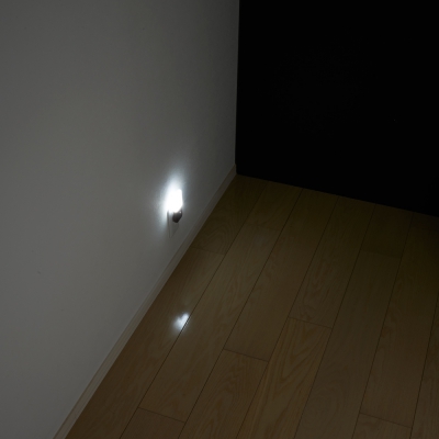 YAZAWA(ヤザワ) 明暗LEDセンサーライト  ダークウッド  NASN23DW 画像4