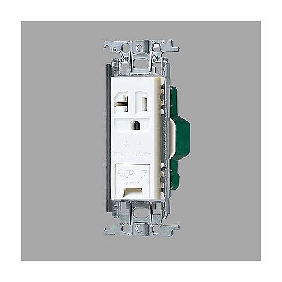 パナソニック 15A・20A兼用埋込アースターミナル付接地コンセント 金属取付枠付 20A 125V ホワイト WTF19313WK