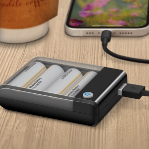 PGA USBポート搭載 乾電池式充電器 1A出力 ブラック PG-JUK1U3BK 画像6